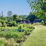 Holiday home Les Chaumieres Du Manoir - Maison D'exception Avec Jardin - Wandrille